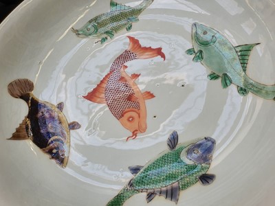 Lot 458 - A LARGE CHINESE FAMILLE VERTE 'FISH' CHARGER.