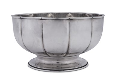 Lot 145 - A late 20th century Italian 800 standard silver footed bowl, Padova maker numeral 240