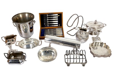 Lot 617 - A MIXED GROUP OF SILVER PLATED (EPNS) ITEMS