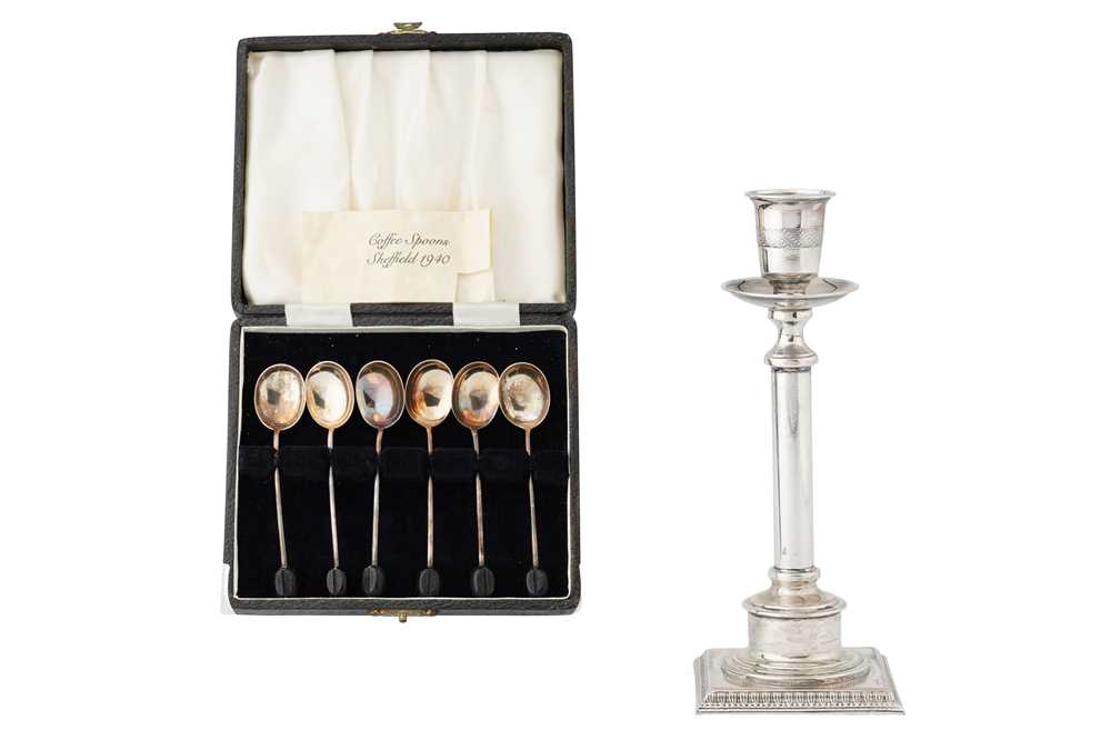 Lot 297 - A CASED SET OF GEORGE VI STERLING SILVER COFFEE SPOONS