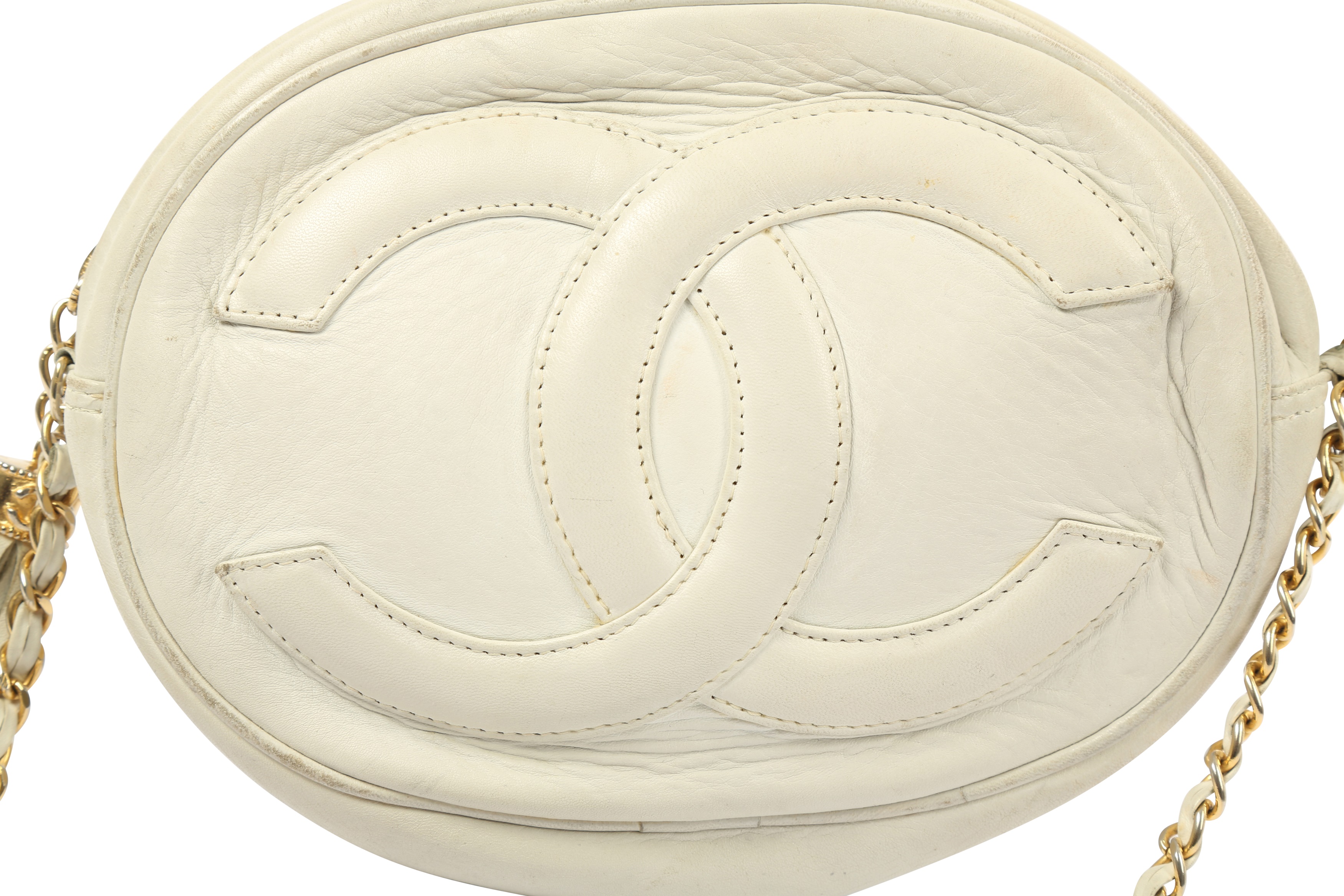 Lot 382 - Chanel White CC Logo Oval Chain Bag