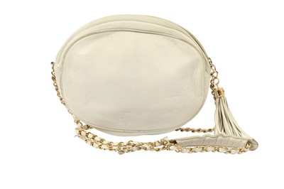Lot 382 - Chanel White CC Logo Oval Chain Bag