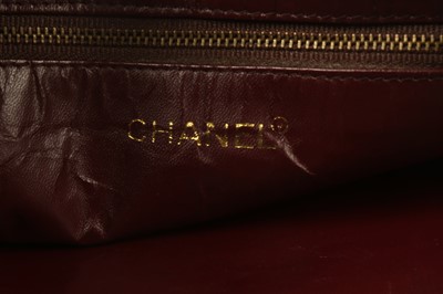 Lot 382 - Chanel White CC Logo Oval Chain Bag