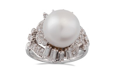 Lot 151 - A cultured pearl and diamond dress ring