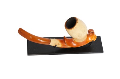 Lot 622 - A MEERSCHAUM PIPE WITH HAT-SHAPED HEAD