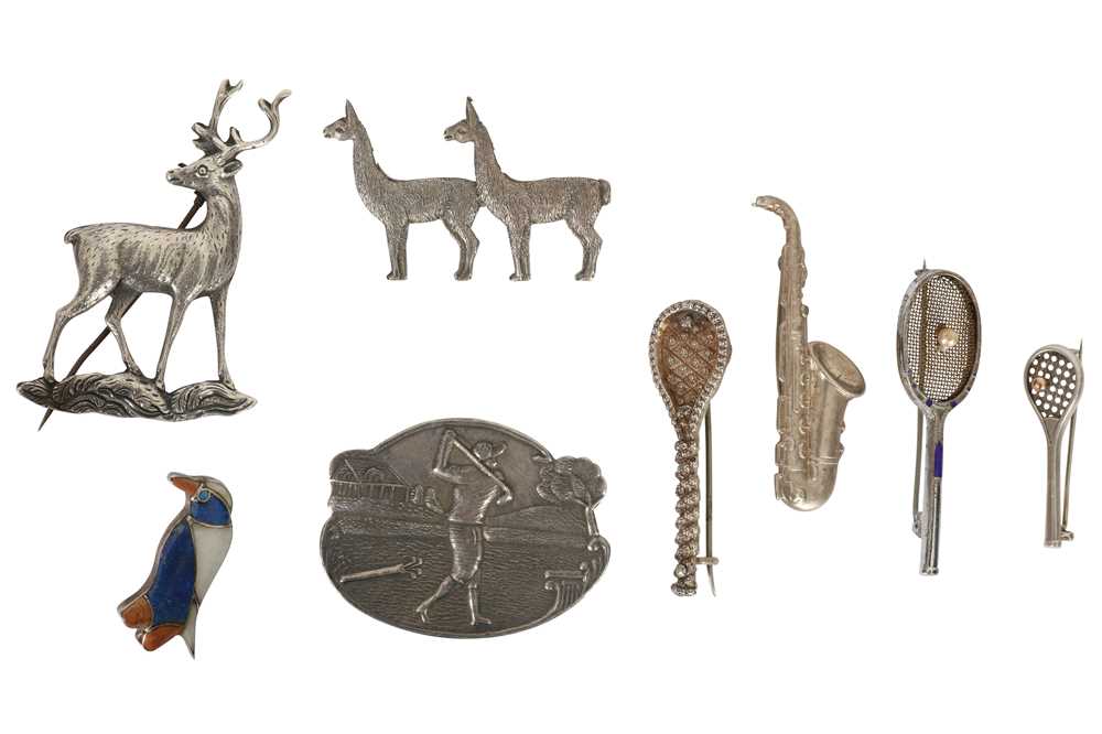 Lot 302 - A SMALL GROUP OF NOVELTY BROOCHES