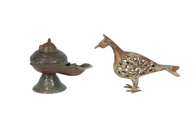 Lot 260 - A BIRD-SHAPED BRONZE DECORATIVE ELEMENT AND A BRONZE OIL LAMP
