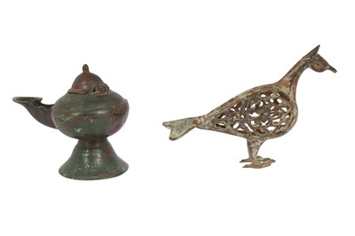 Lot 260 - A BIRD-SHAPED BRONZE DECORATIVE ELEMENT AND A BRONZE OIL LAMP