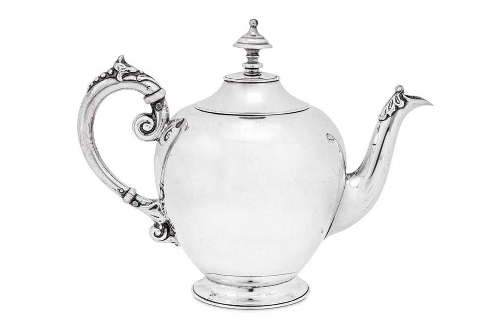 Lot 108 - A late 19th century Dutch 833 standard silver bachelor teapot, s'Gravenhage 1886 by J.M. Van Kempen & Zn (active 1858-1924)