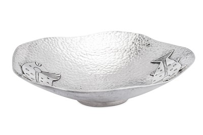 Lot 858 - A MID 20TH CENTURY MEXICAN STERLING SILVER DISH, MEXICO CITY, CIRCA 1960, RETAILED BY TANE ORFEBRES (EST. 1952)