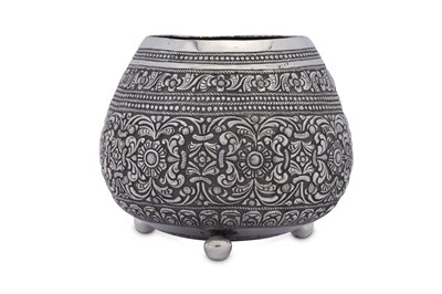 Lot 220 - An early 20th century Ceylonese (Sri Lankan) unmarked silver sugar bowl, probably Colombo circa 1920