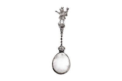 Lot 385 - A late Victorian sterling silver Winchester college spoon, London 1901 by Samuel Jacob