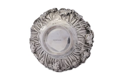 Lot 233 - A George V sterling silver Japanese style bowl, Birmingham 1926 by Elkington and Co