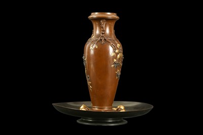 Lot 99 - A LATE 19TH CENTURY FRENCH JAPONISME STYLE BRONZE AND PARCEL GILT VASE