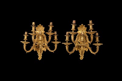 Lot 105 - A FINE PAIR OF EARLY 20TH CENTURY FRENCH GILT BRONZE FIVE LIGHT WALL LIGHTS
