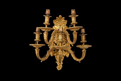Lot 105 - A FINE PAIR OF EARLY 20TH CENTURY FRENCH GILT BRONZE FIVE LIGHT WALL LIGHTS