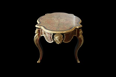 Lot 109 - A FINE 19TH CENTURY FRENCH CUT BRASS AND TORTOISESHELL INLAID BOULLE STYLE TABLE