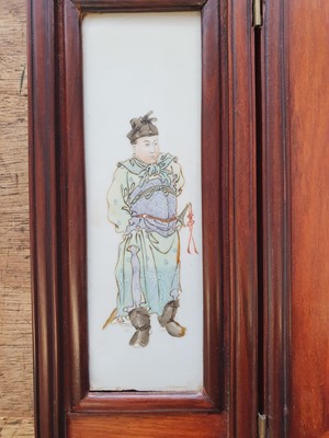 Lot 53 - A CHINESE FAMILLE ROSE MINIATURE TABLE SCREEN.