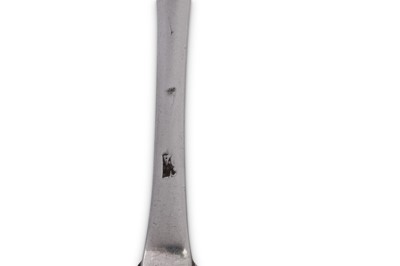 Lot 341 - A Queen Anne Britannia standard silver tablespoon, London circa 1705 by Isaac Davenport (reg. April 1697)