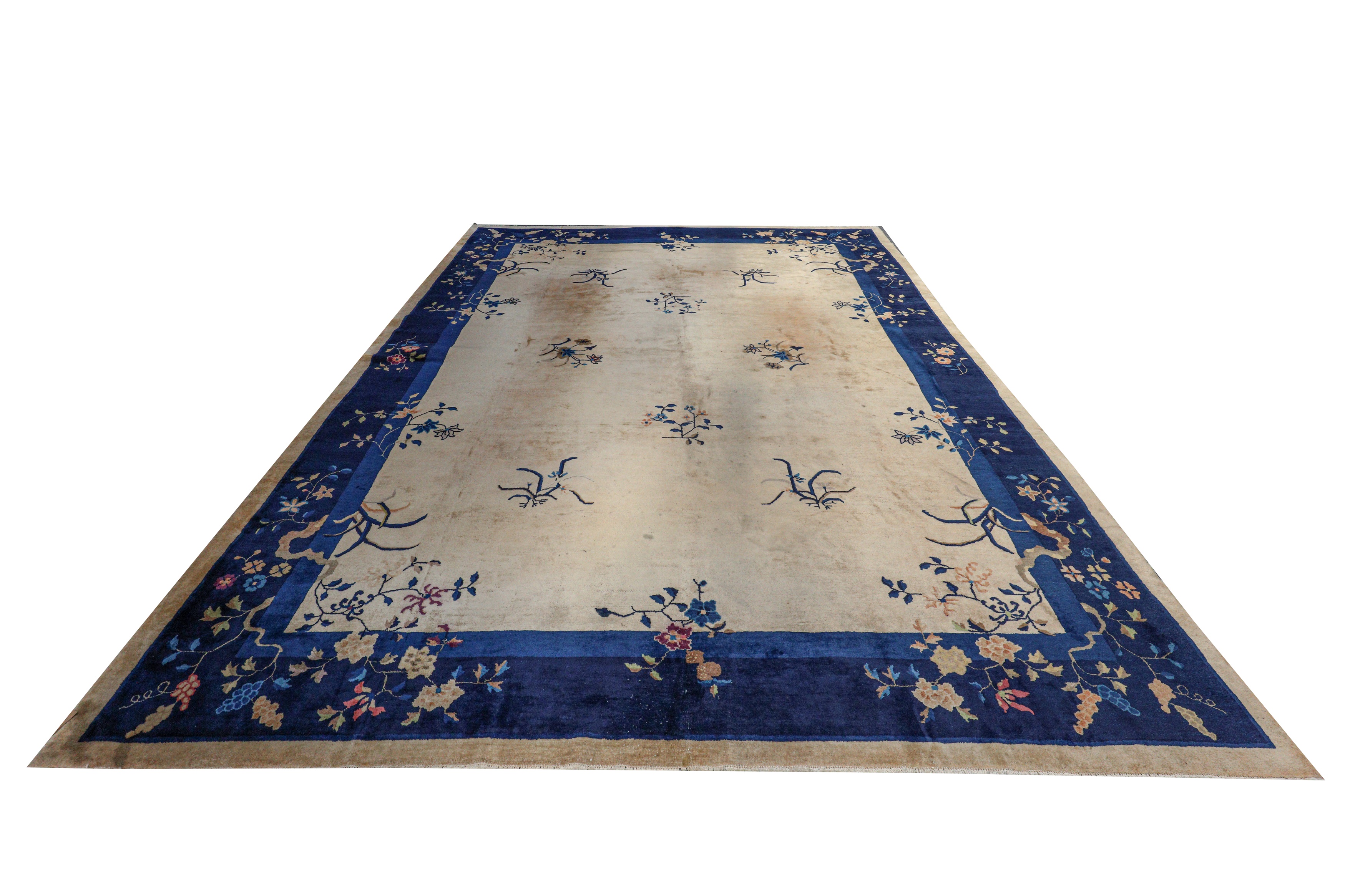 Lot 40 A FINE CHINESE CARPET