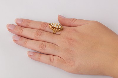 Lot 106 - λ A CORAL AND CULTURED PEARL RING, MID 20TH CENTURY