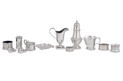 Lot 603 - A MIXED GROUP OF STERLING SILVER