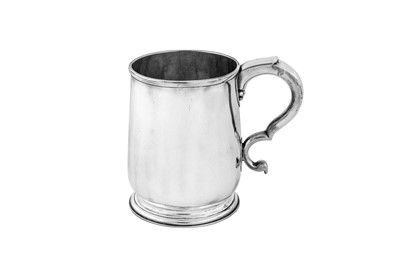 Lot 569 - A George I sterling silver half quart mug, London 1726 by Humphrey Payne