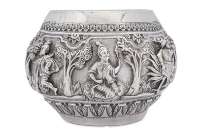 Lot 185 - An early 20th century Anglo – Indian unmarked silver bowl, Lucknow circa 1910 by a peacock maker