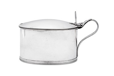 Lot 468 - A George III sterling silver mustard pot, London 1796 by Robert Hennell (reg. 30th May 1772)