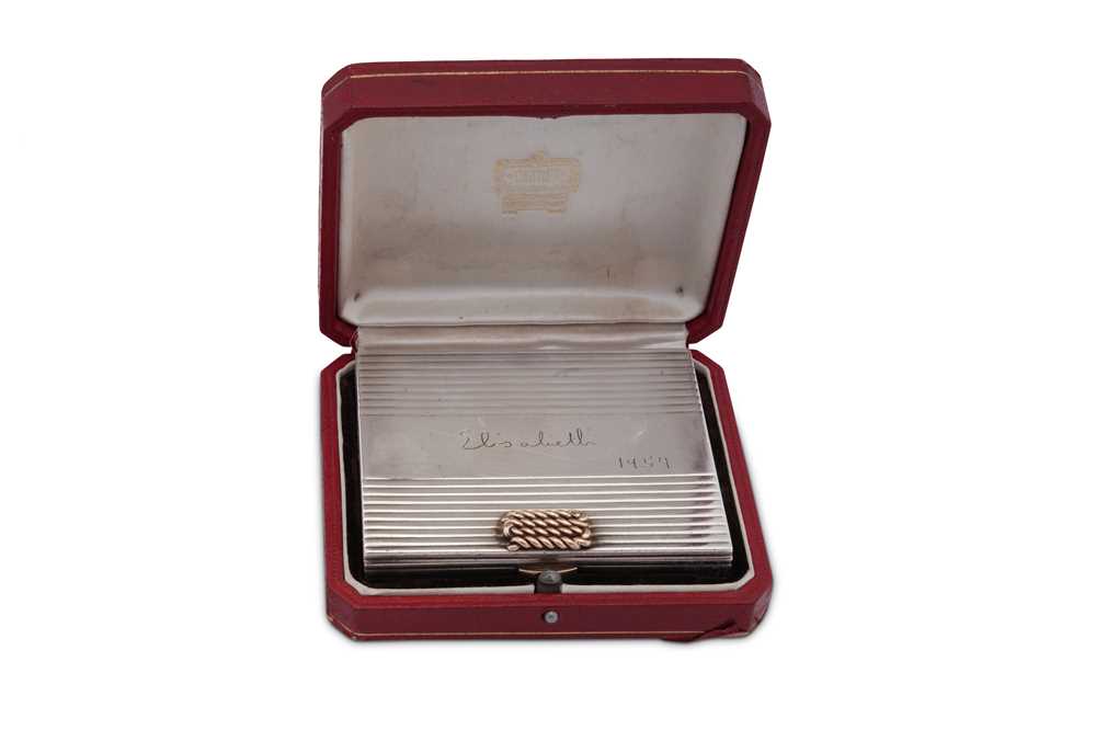 Lot 40 - A mid-20th century French 950 standard silver and 18 carat gold mounted compact, Paris dated 1954, retailed by Cartier