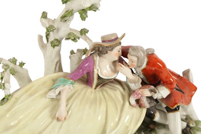 Lot 106 - A SITZENDORF PORCELAIN FIGURE GROUP OF A COURTING COUPLE, LATE 19TH/20TH CENTURY