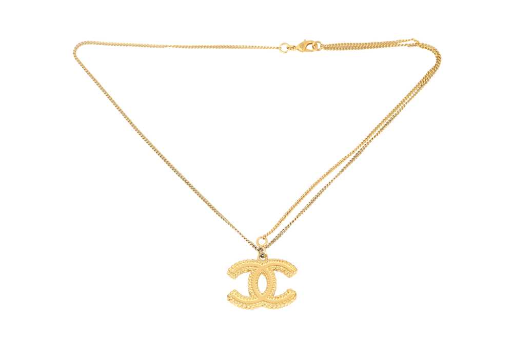 Lot 321 - Chanel CC Logo Pendant Necklace