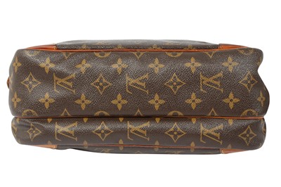 Lot 253 - Louis Vuitton Monogram Nil Messanger Bag