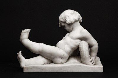 Lot 124 - A LATE 19TH CENTURY ITALIAN WHITE MARBLE FIGURE OF A BOY WITH A CRAB
