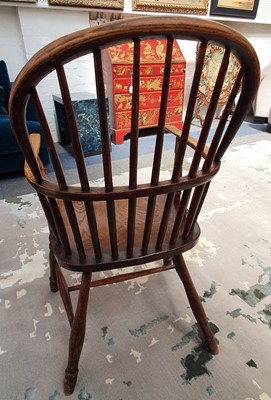 Lot 67 - A HARLEQUIN SET OF SIX HOOP BACK WINDSOR CHAIRS, 19TH TO EARLY 20TH CENTURY