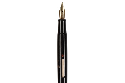 Lot 813 - A DUNHILL-NAMIKI MAKI-E LACQUER DESK PEN, CIRCA 1930