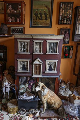 Lot 262 - TAXIDERMY: A SEATED DOG