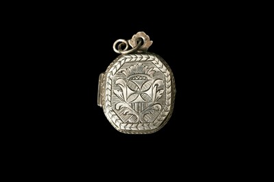 Lot 20 - AN 18TH CENTURY SPANISH SILVER SACRED HEART RELIQUARY LOCKET