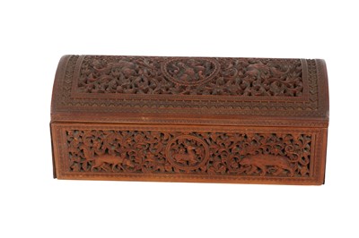 Lot 363 - A CARVED AND PIERCED SANDALWOOD LIDDED BOX