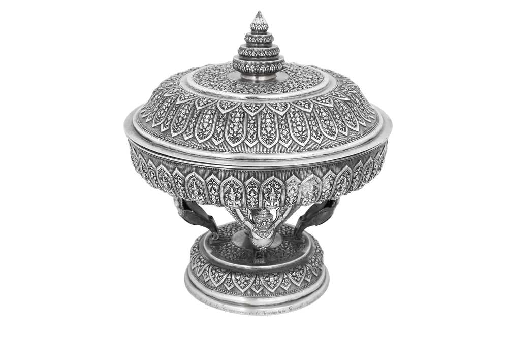 Lot 220 - A LARGE SILVER REPOUSSÉ LIDDED CEREMONIAL TRAY OR BASIN (TOK)