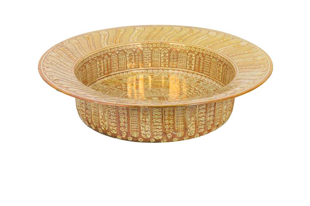 Lot 353 - A LARGE HISPANO-MORESQUE REVIVAL COPPER-LUSTRE POTTERY CHARGER