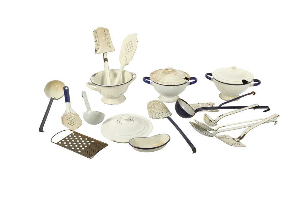 Lot 249 - KITCHENALIA: A COLLECTION OF WHITE AND BLUE ENAMELLED KITCHEN TOOLS