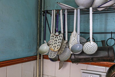 Lot 249 - KITCHENALIA: A COLLECTION OF WHITE AND BLUE ENAMELLED KITCHEN TOOLS