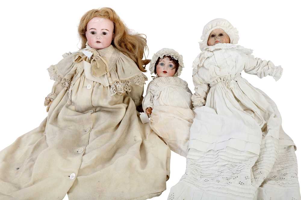Lot 191 - DOLLS: A GERMAN BISQUE HEAD DOLL, EARLY 20TH CENTURY