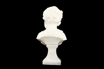 Lot 132 - A LATE 19TH / EARLY 20TH CENTURY ITALIAN CARVED ALABASTER BUST OF A CHILD