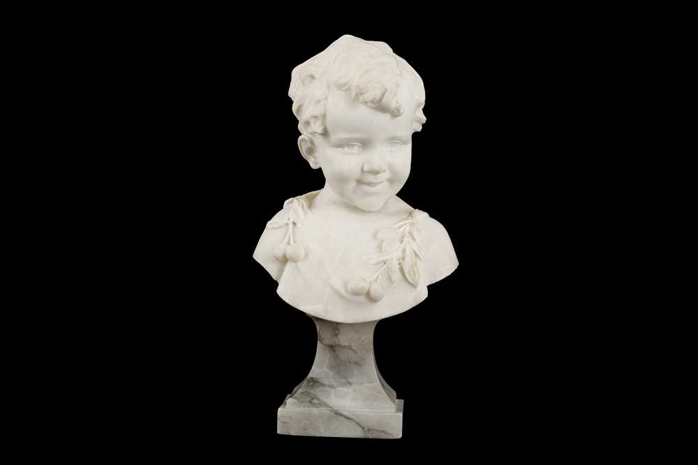 Lot 132 - A LATE 19TH / EARLY 20TH CENTURY ITALIAN CARVED ALABASTER BUST OF A CHILD