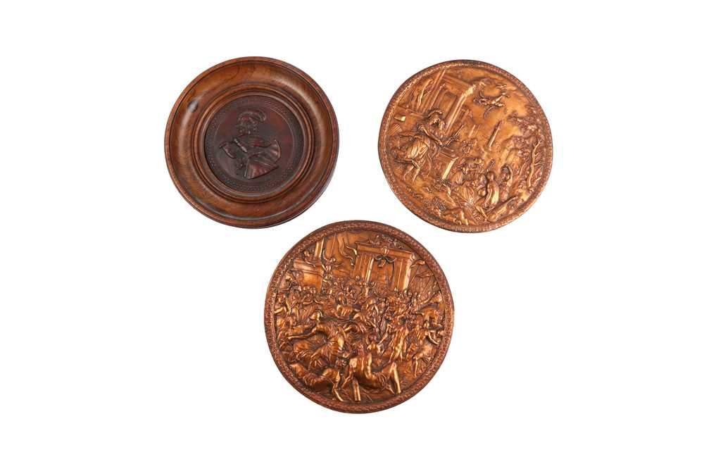 Lot 343 - A PAIR OF COPPER ELECTROTYPE CICULAR PLAQUES, LATE 19TH CENTURY