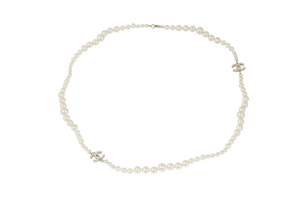 Lot 389 - Chanel Pearl CC Logo Sautoir Necklace