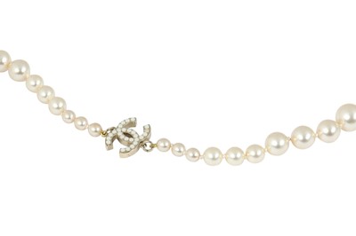 Lot 389 - Chanel Pearl CC Logo Sautoir Necklace