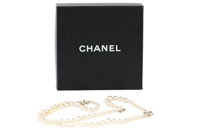 Lot 389 - Chanel Pearl CC Logo Sautoir Necklace